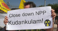 "Close Down NPP Kudankulam" forderten Atom-GegnerInnen in Neckarwestheim
