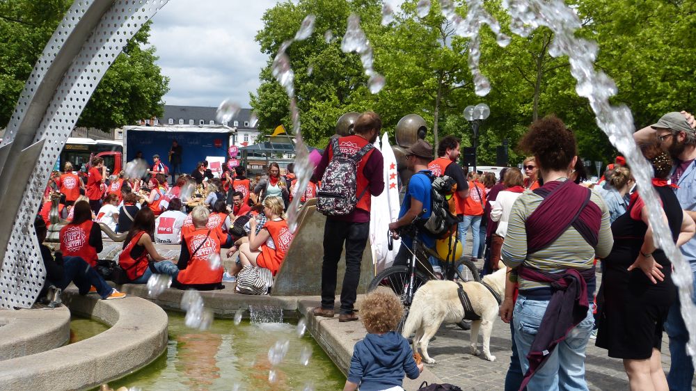 Erzieherinnen 2.6.2015 Fürther Freiheit Springbrunnen