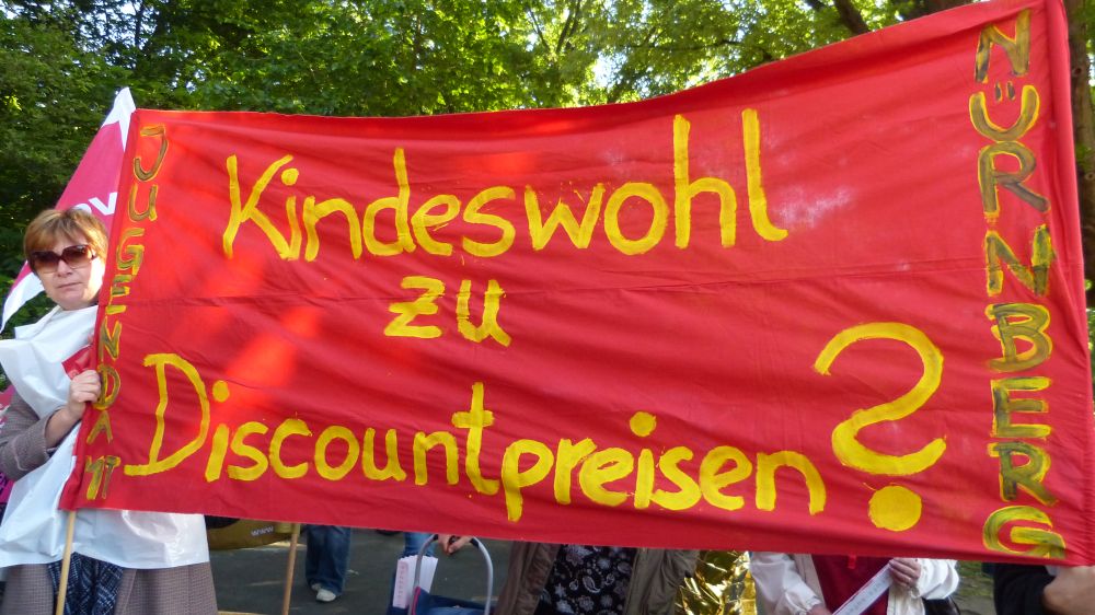"Basteltanten" streiken weiter